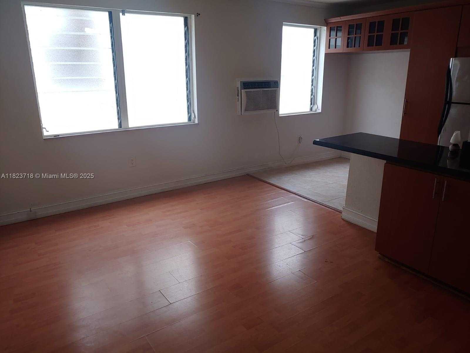 Small Image of 7928 HARDING AV #8, Miami Beach Number 3