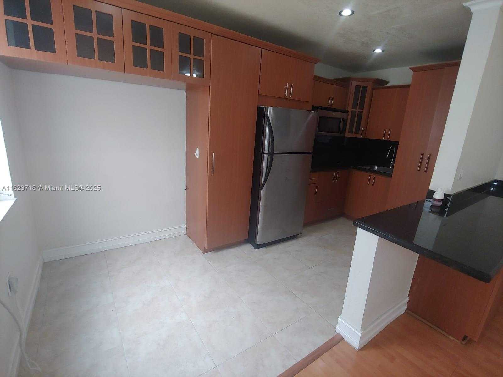 Small Image of 7928 HARDING AV #8, Miami Beach Number 4