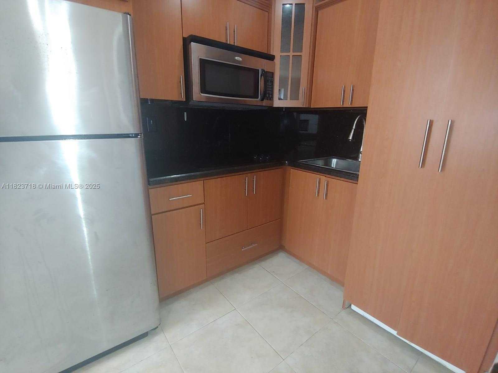 Small Image of 7928 HARDING AV #8, Miami Beach Number 5