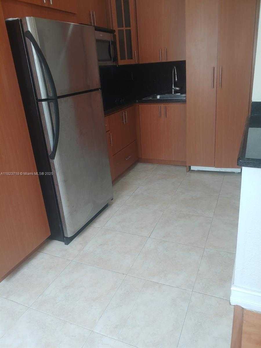 Small Image of 7928 HARDING AV #8, Miami Beach Number 6