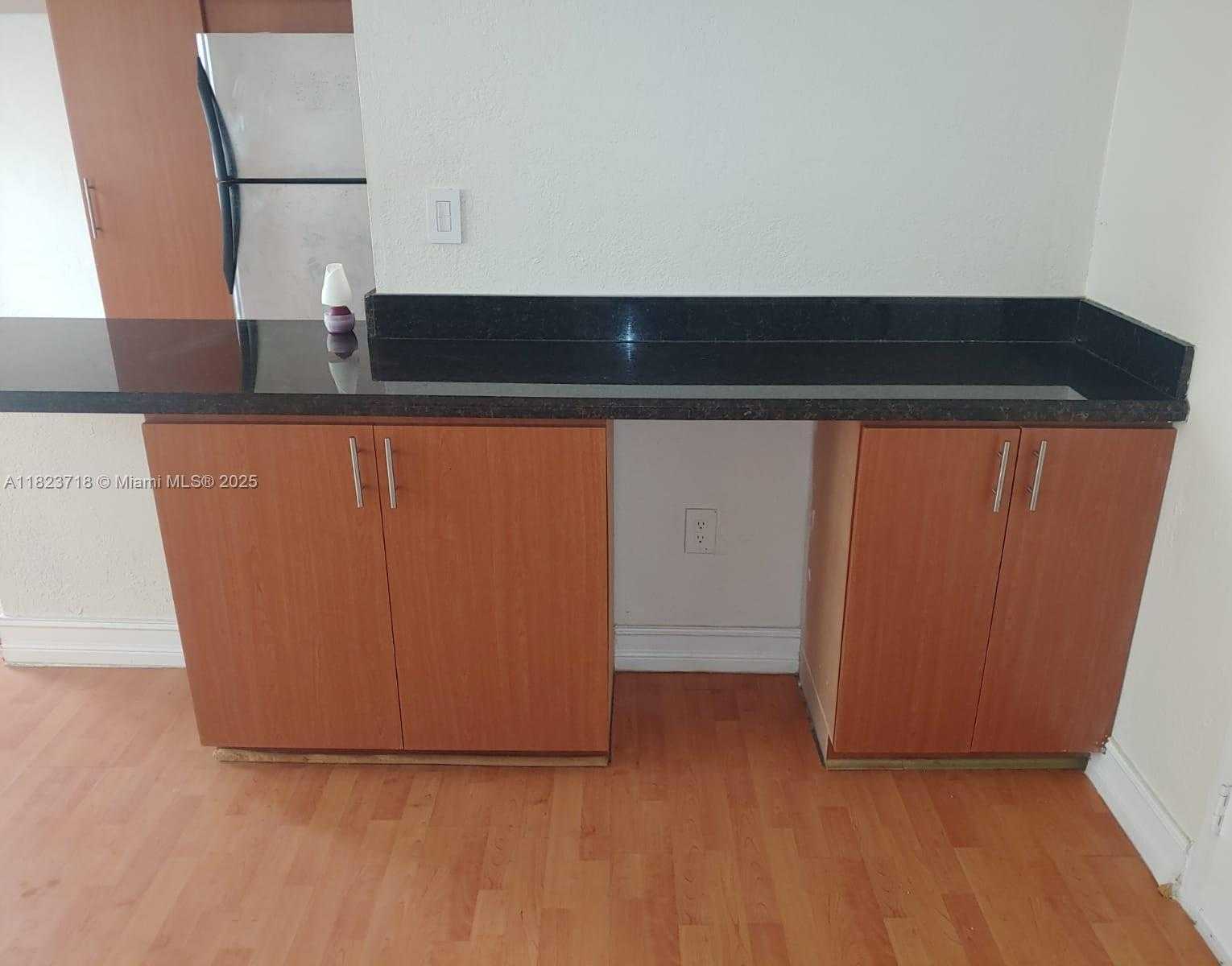 Small Image of 7928 HARDING AV #8, Miami Beach Number 9