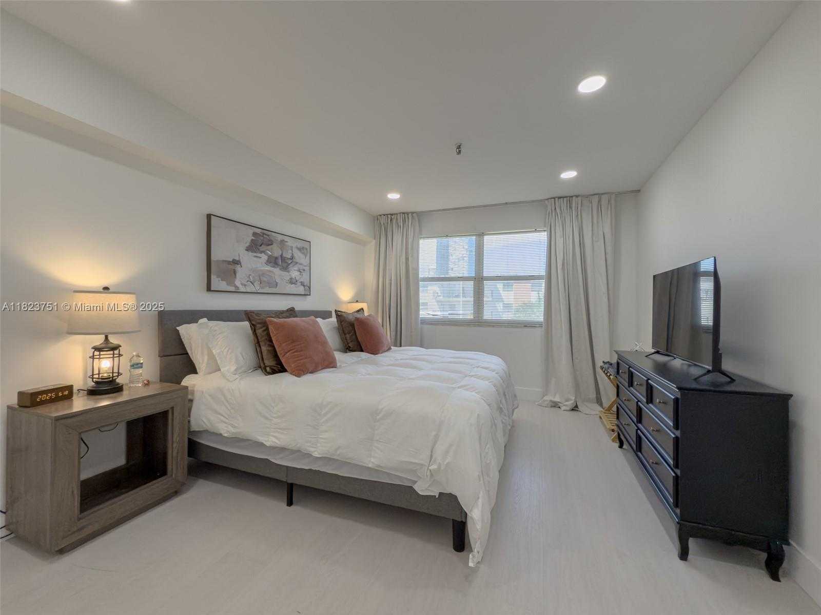 Small Image of 250 NORTH EAST 181ST DR #303, Sunny Isles Beach Number 16