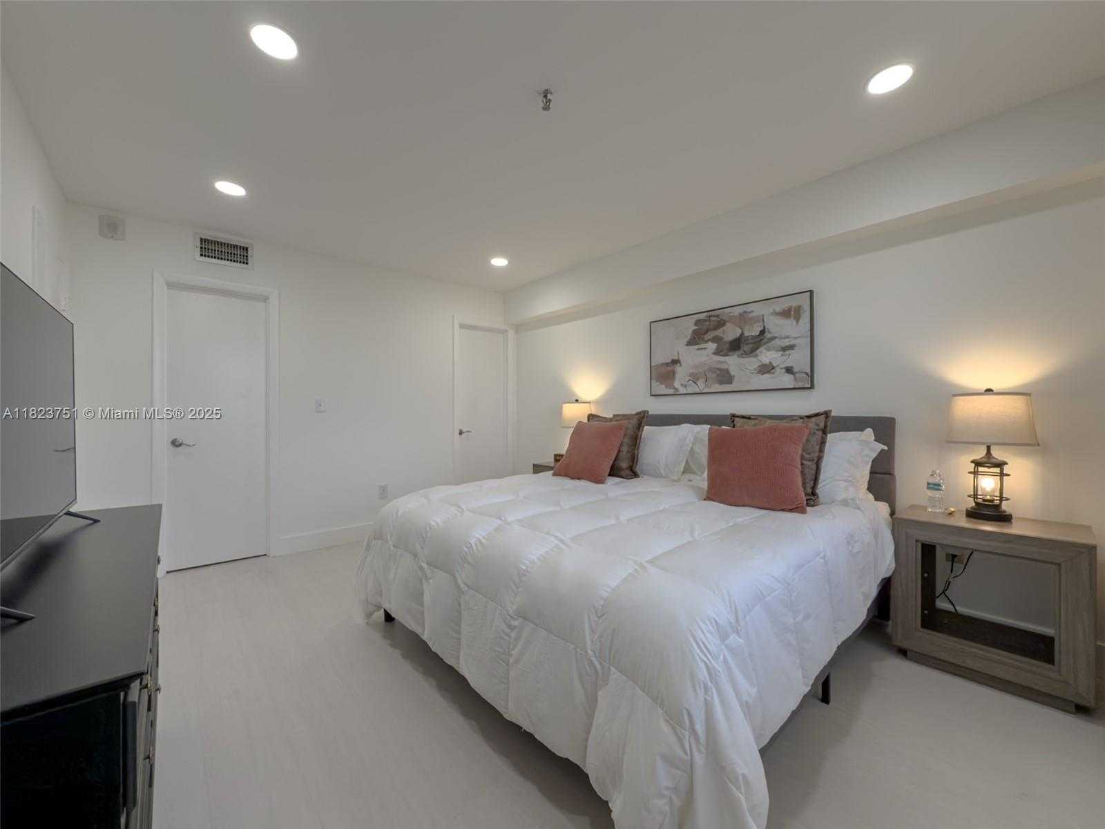 Small Image of 250 NORTH EAST 181ST DR #303, Sunny Isles Beach Number 17