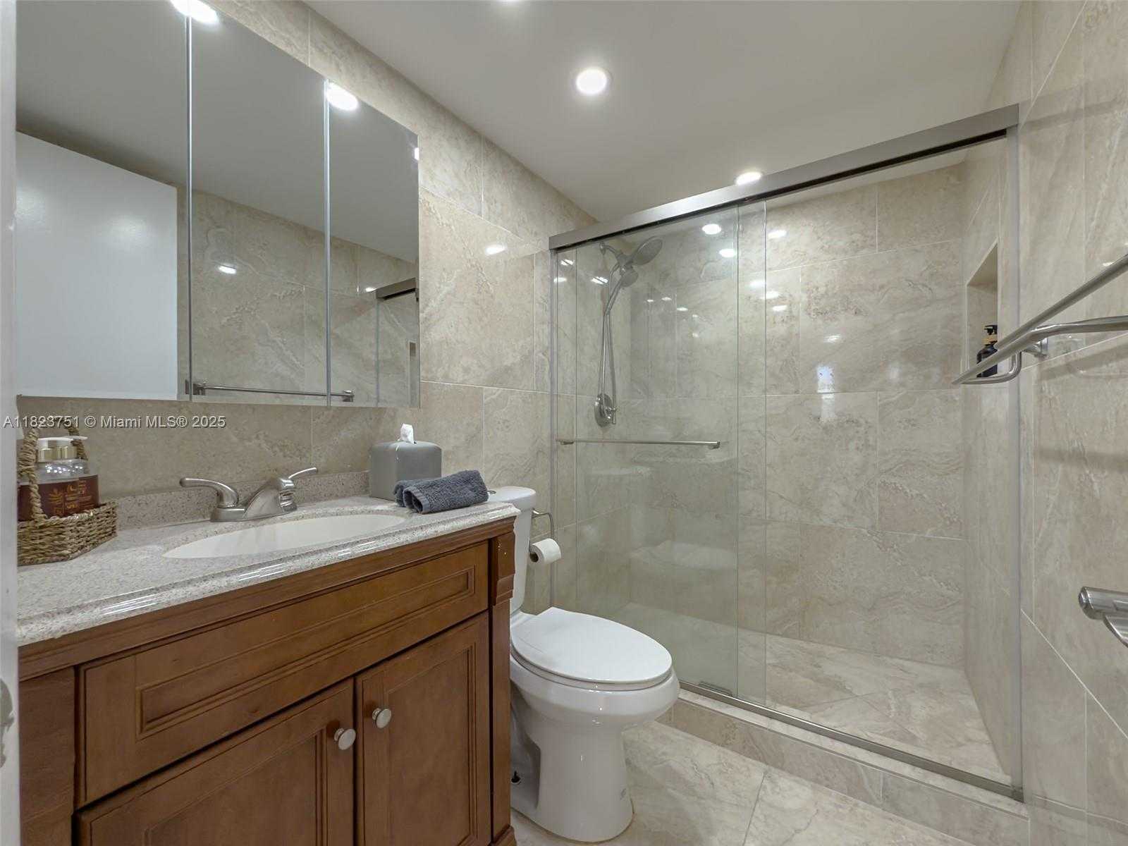 Small Image of 250 NORTH EAST 181ST DR #303, Sunny Isles Beach Number 18