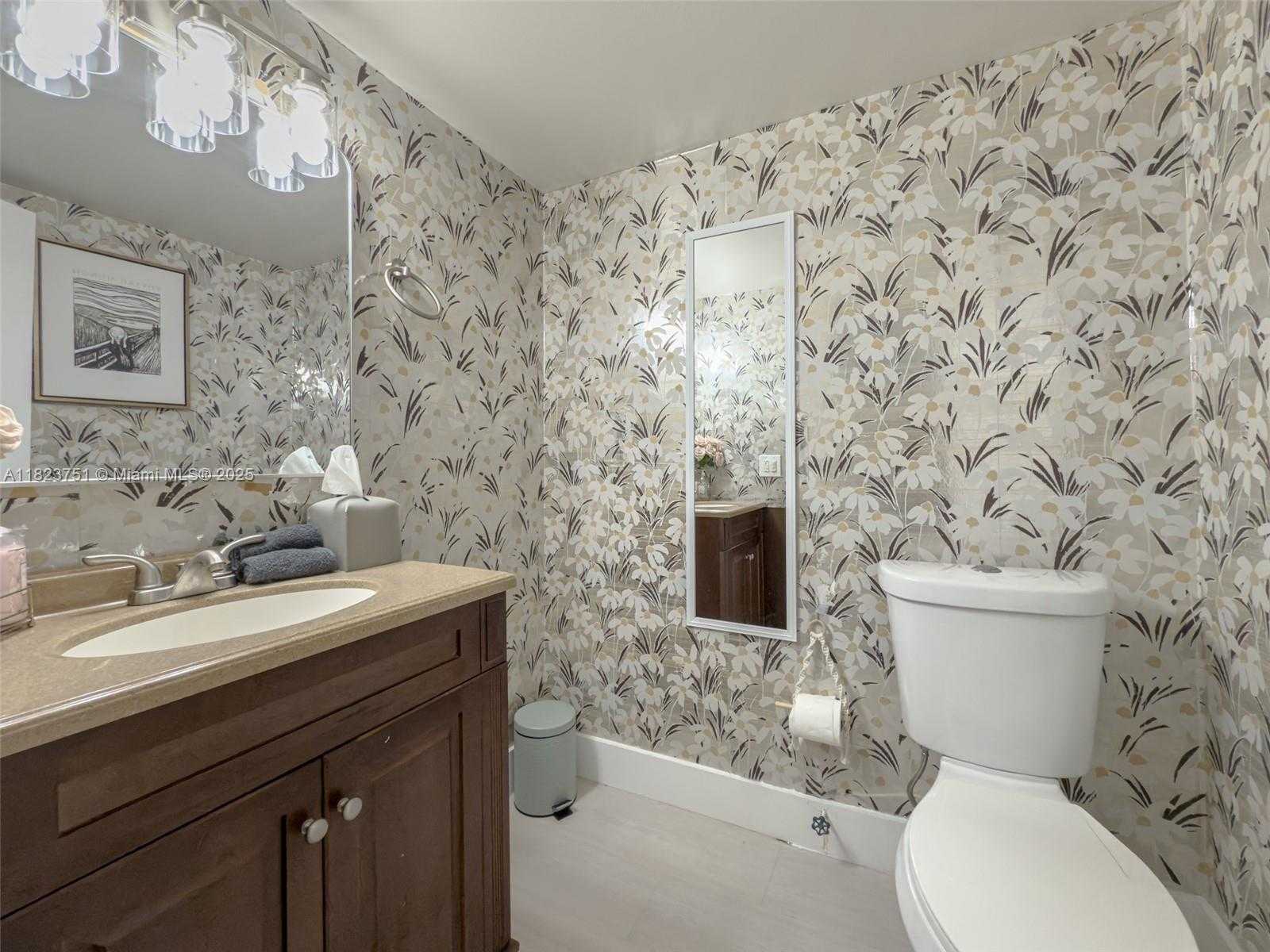 Small Image of 250 NORTH EAST 181ST DR #303, Sunny Isles Beach Number 4