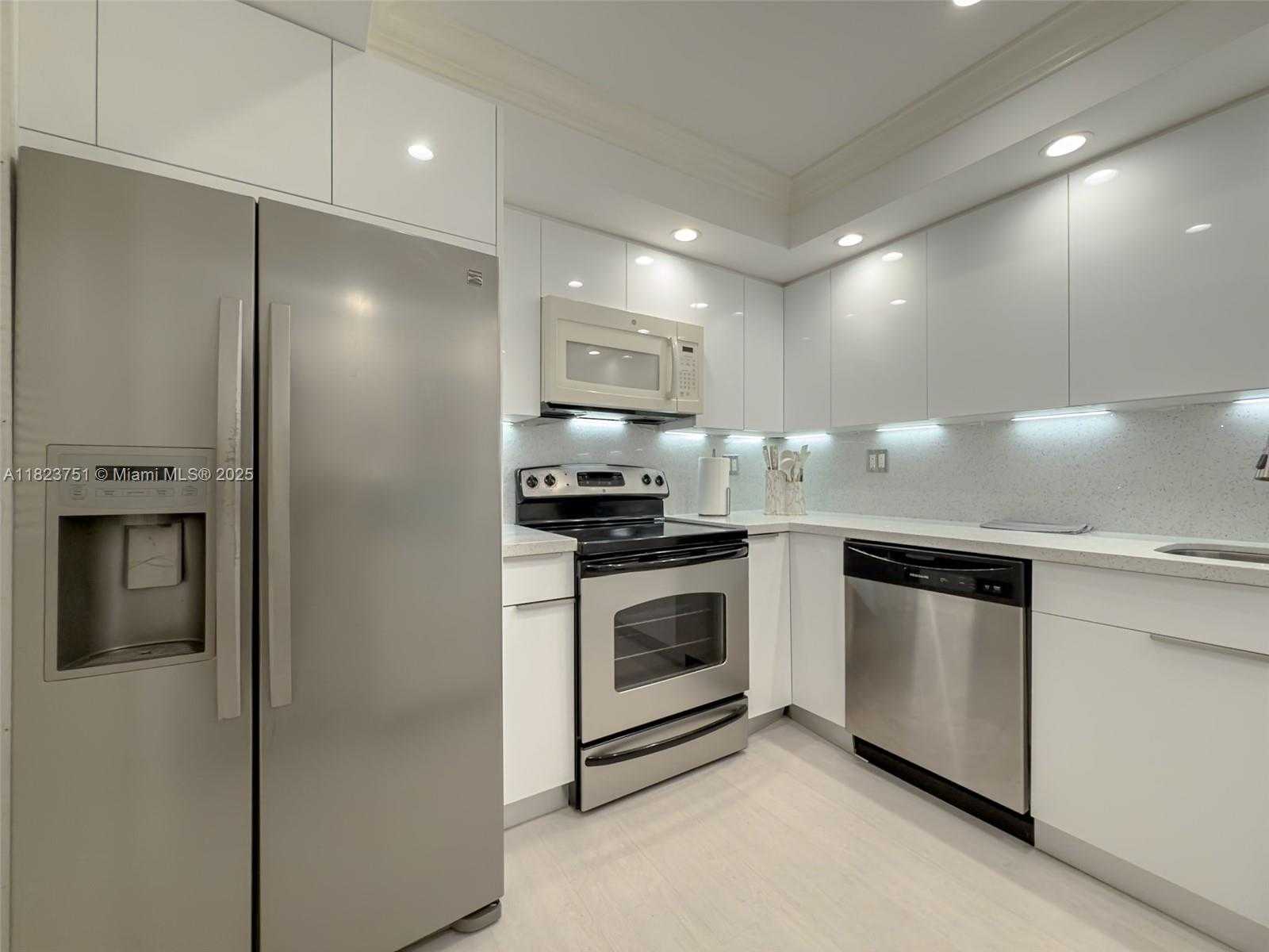 Small Image of 250 NORTH EAST 181ST DR #303, Sunny Isles Beach Number 5