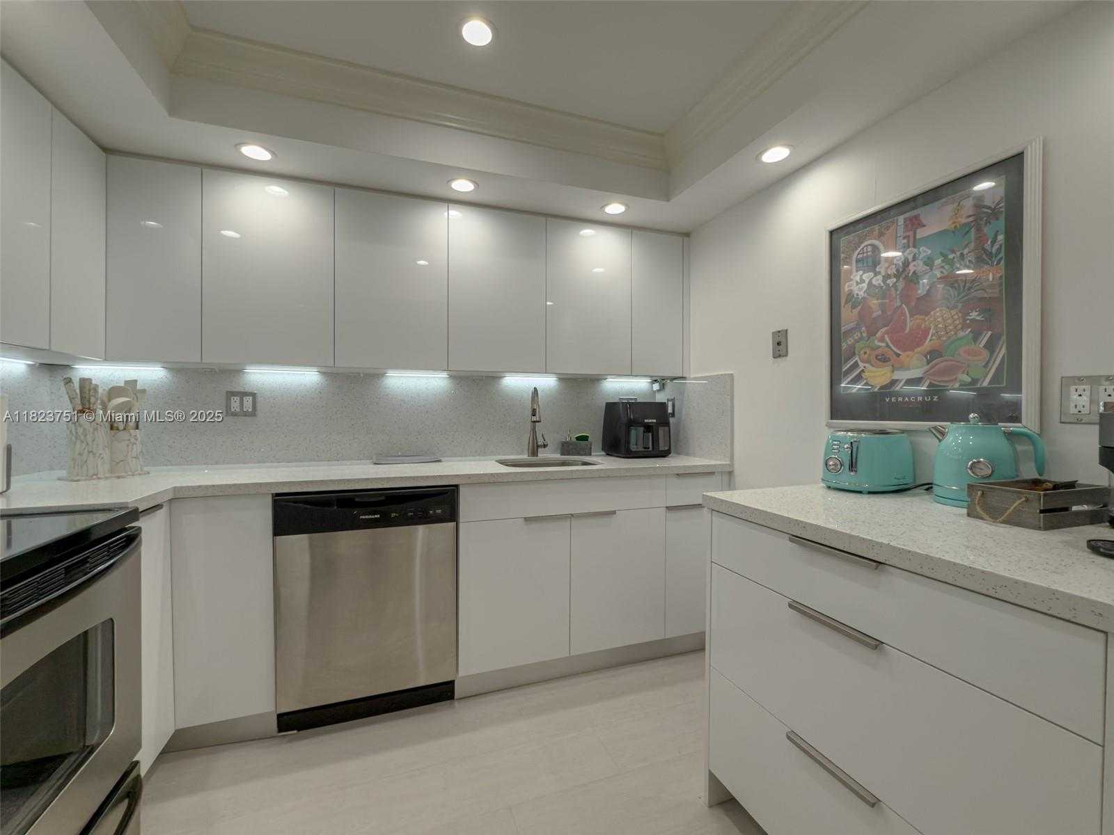 Small Image of 250 NORTH EAST 181ST DR #303, Sunny Isles Beach Number 6