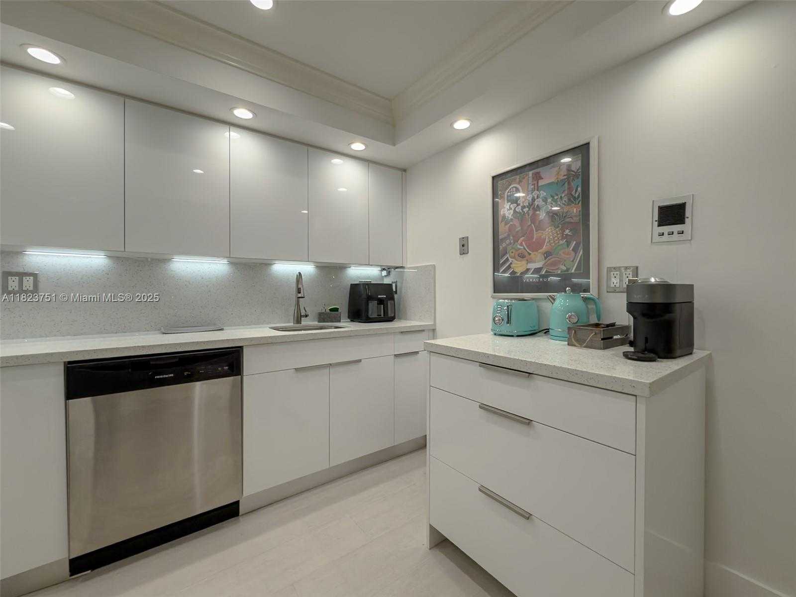Small Image of 250 NORTH EAST 181ST DR #303, Sunny Isles Beach Number 7
