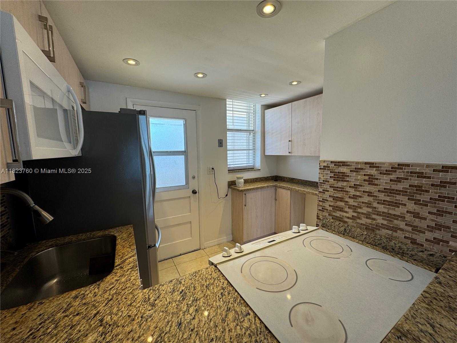 Small Image of 2999 POINT EAST DR #C411, Aventura Number 7