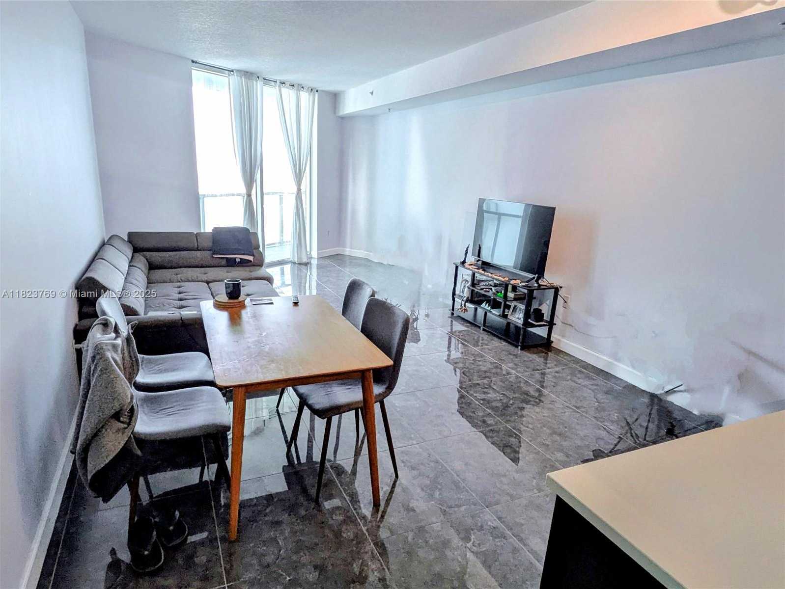 Small Image of 1900 NORTH BAYSHORE DR #2708, Miami Number 3