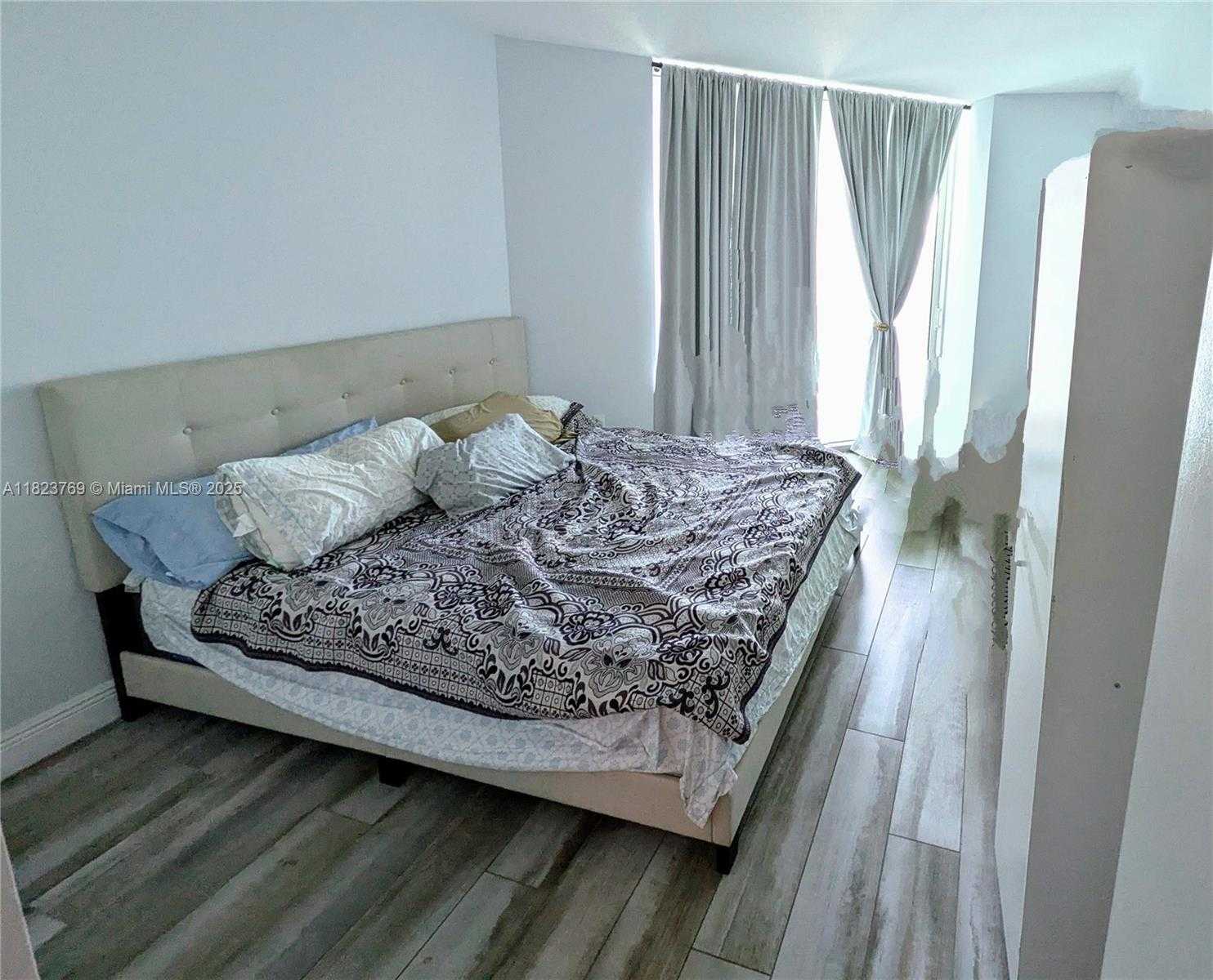 Small Image of 1900 NORTH BAYSHORE DR #2708, Miami Number 6