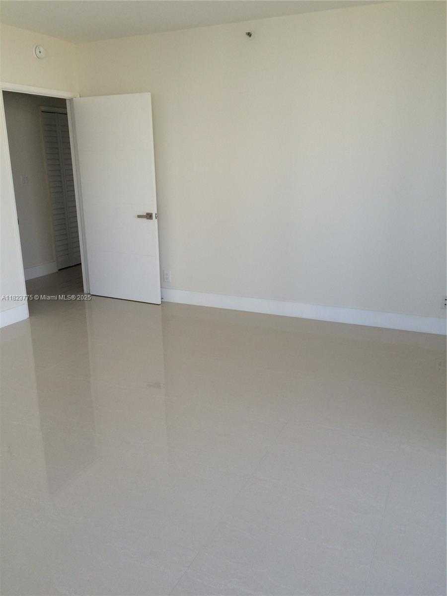 Small Image of 1581 BRICKELL AVE #2307, Miami Number 8