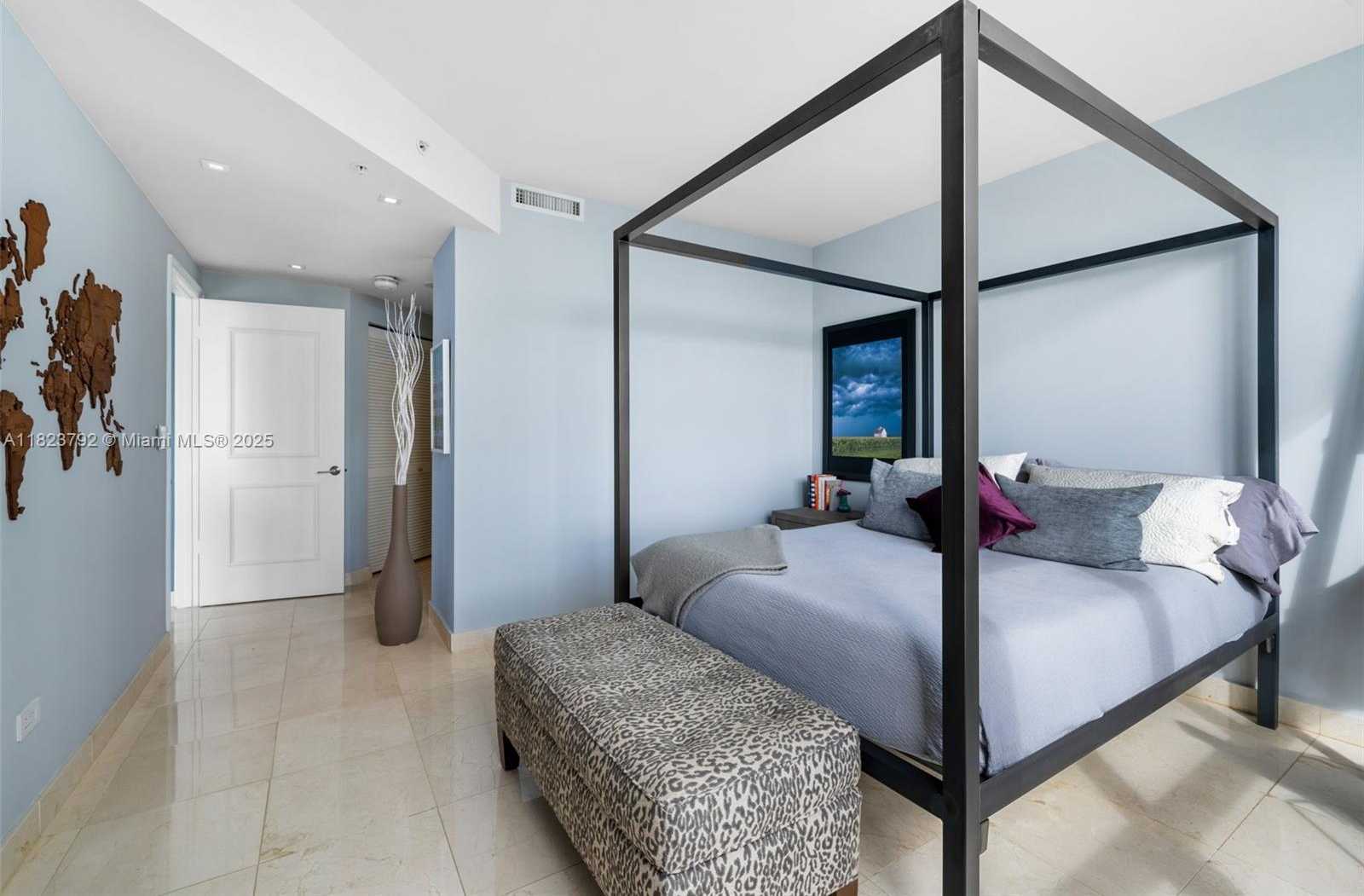 Small Image of 848 BRICKELL KEY #2503, Miami Number 12