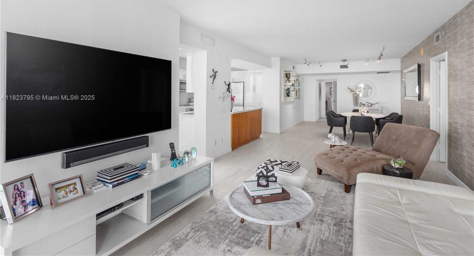 Small Image of 335 SOUTH BISCAYNE BLVD #2309, Miami Number 13