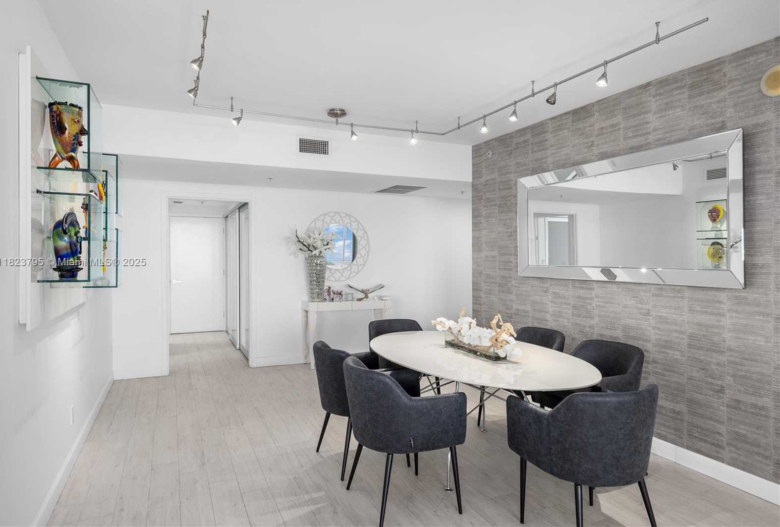 Small Image of 335 SOUTH BISCAYNE BLVD #2309, Miami Number 14