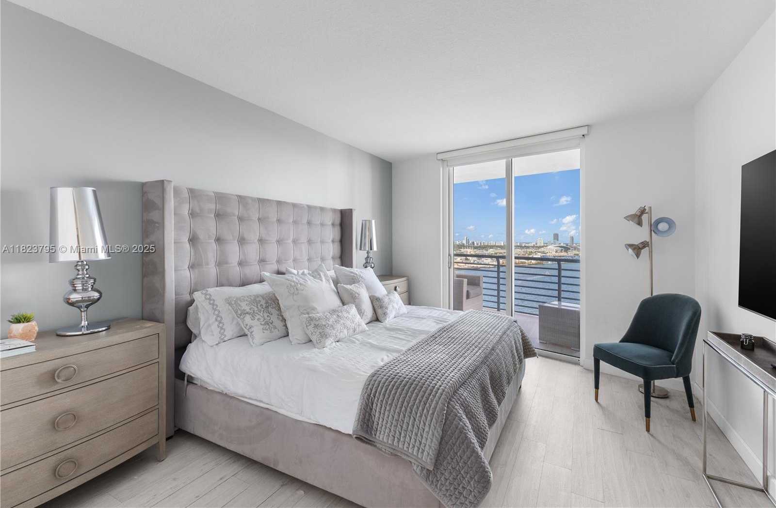 Small Image of 335 SOUTH BISCAYNE BLVD #2309, Miami Number 17