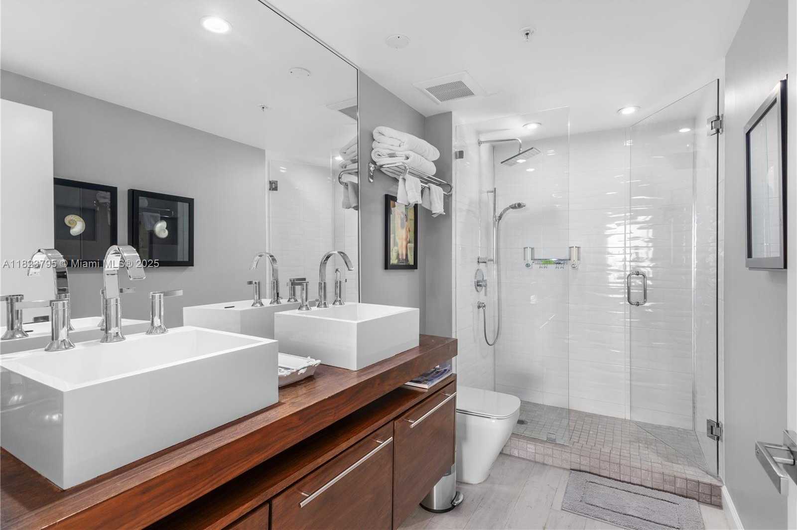 Small Image of 335 SOUTH BISCAYNE BLVD #2309, Miami Number 20