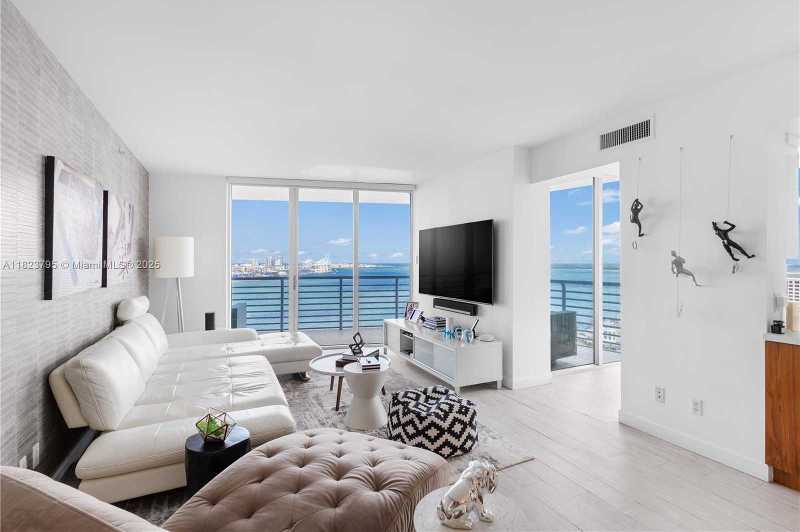Small Image of 335 SOUTH BISCAYNE BLVD #2309, Miami Number 3