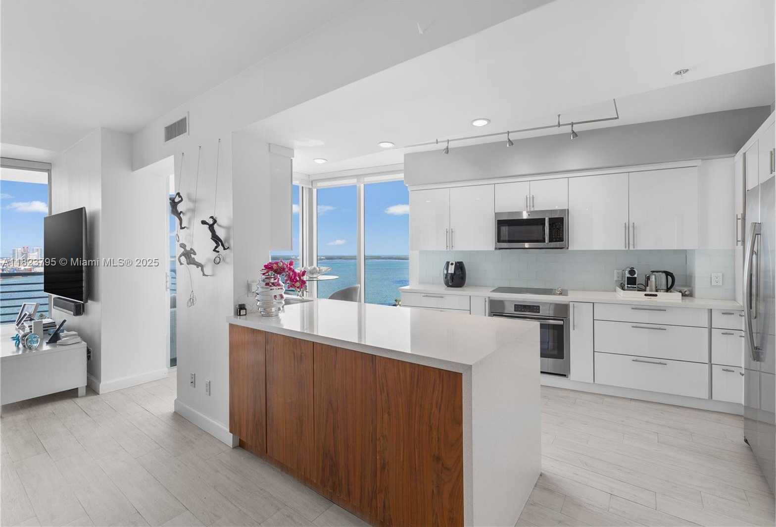 Small Image of 335 SOUTH BISCAYNE BLVD #2309, Miami Number 7
