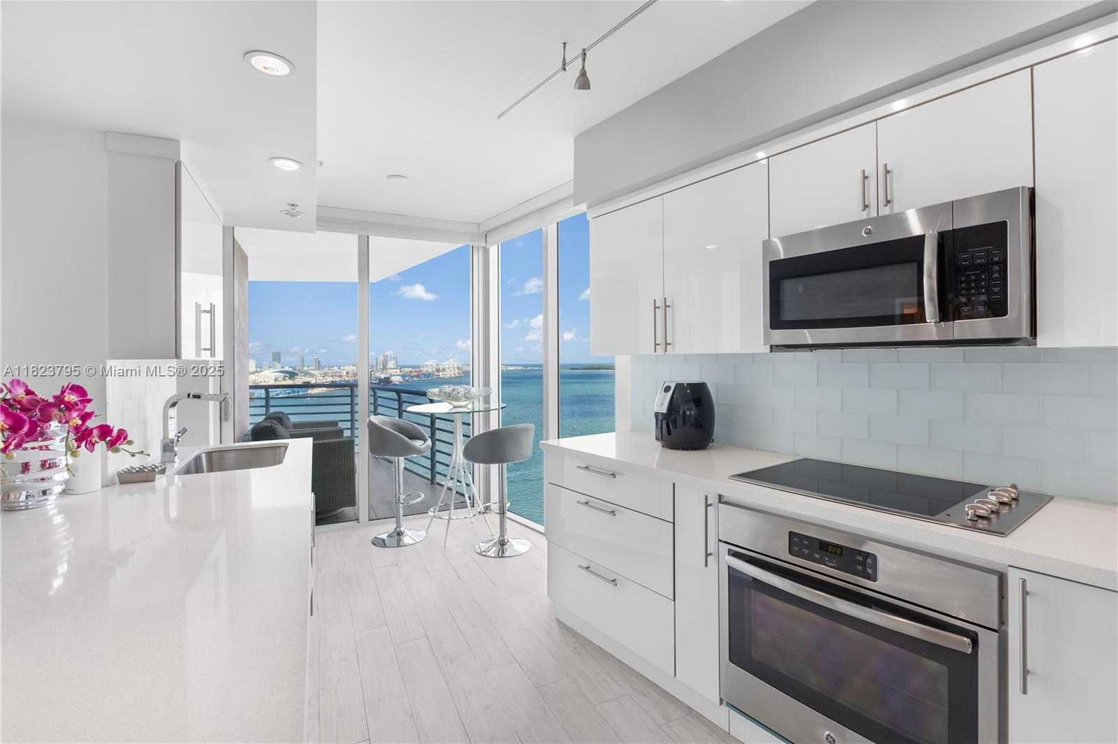 Small Image of 335 SOUTH BISCAYNE BLVD #2309, Miami Number 8