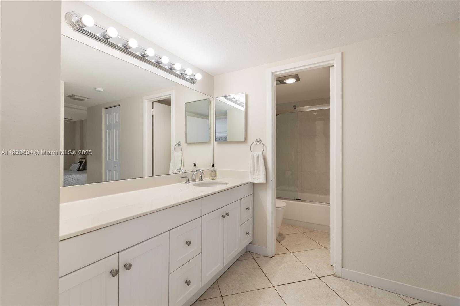 Small Image of 3375 NORTH COUNTRY CLUB DR #602, Aventura Number 21