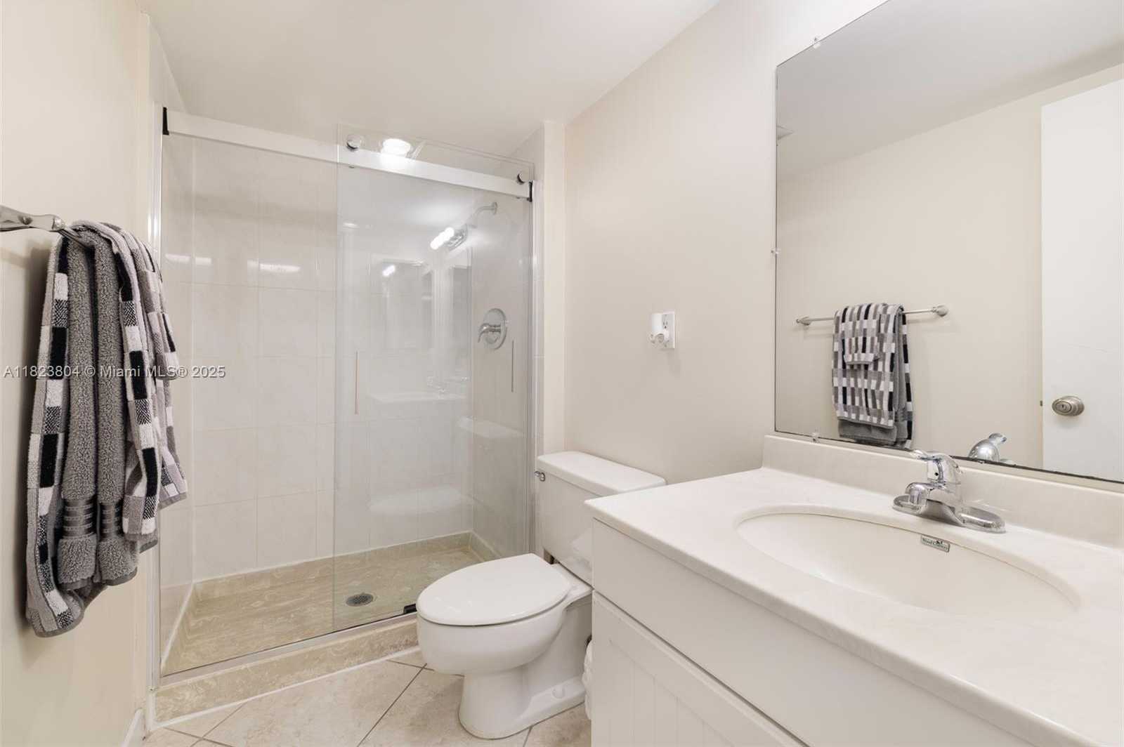 Small Image of 3375 NORTH COUNTRY CLUB DR #602, Aventura Number 23
