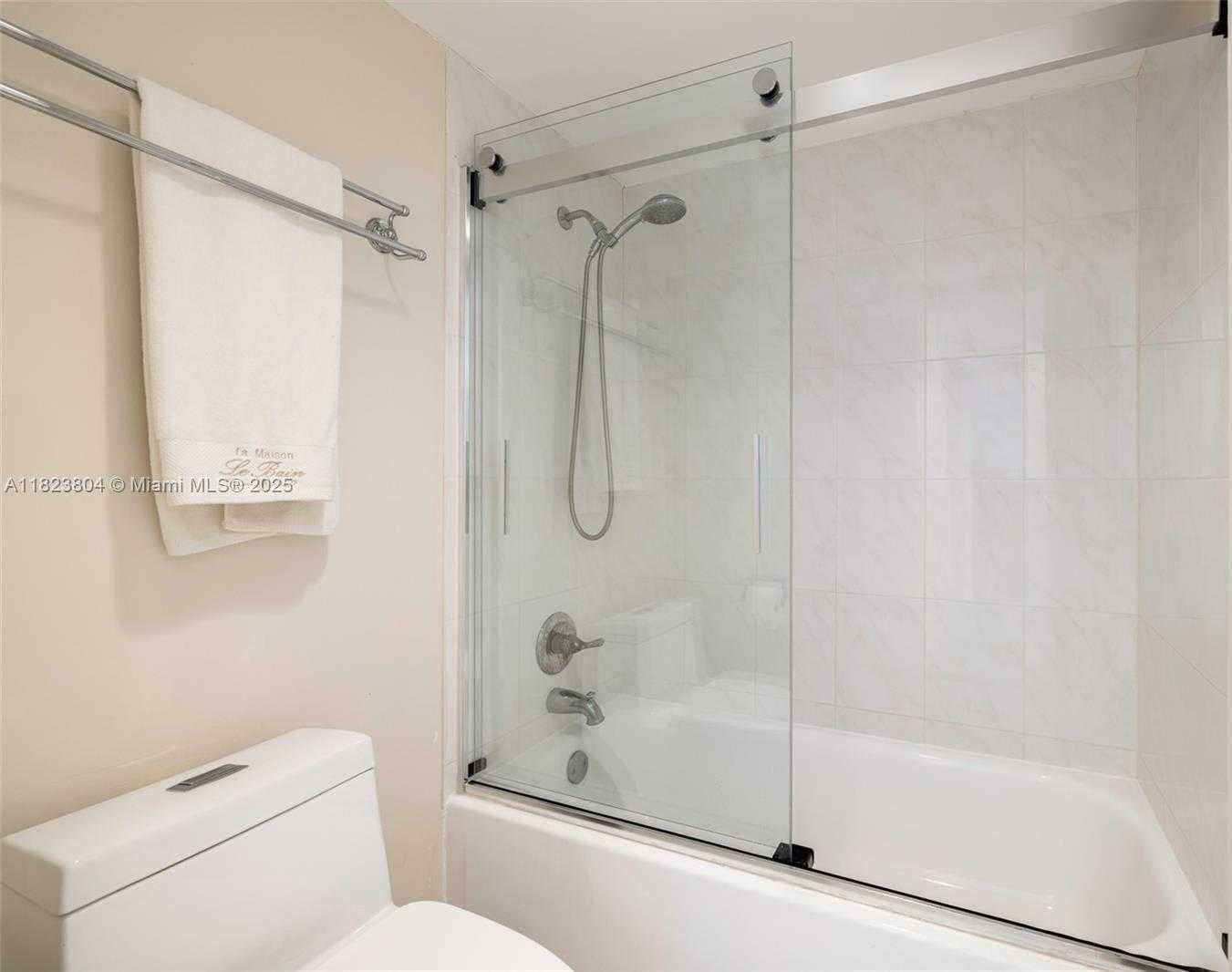 Small Image of 3375 NORTH COUNTRY CLUB DR #602, Aventura Number 24