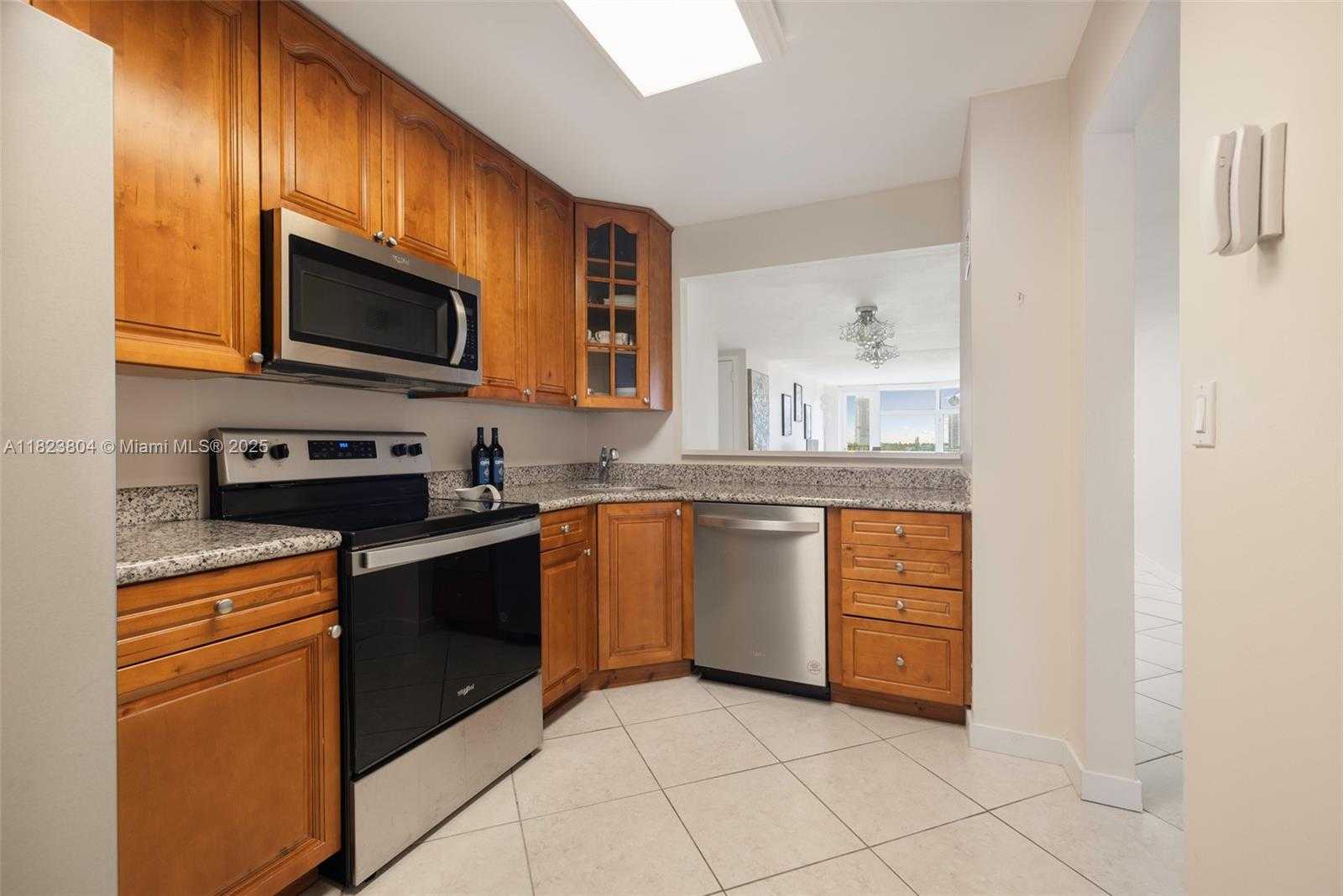 Small Image of 3375 NORTH COUNTRY CLUB DR #602, Aventura Number 7