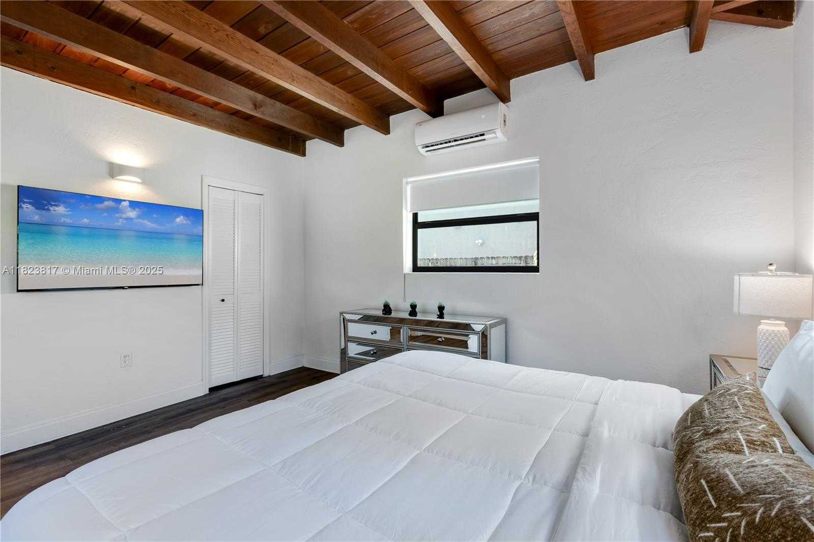 Small Image of 11534 NORTH EAST 13TH AVE, Miami Number 17