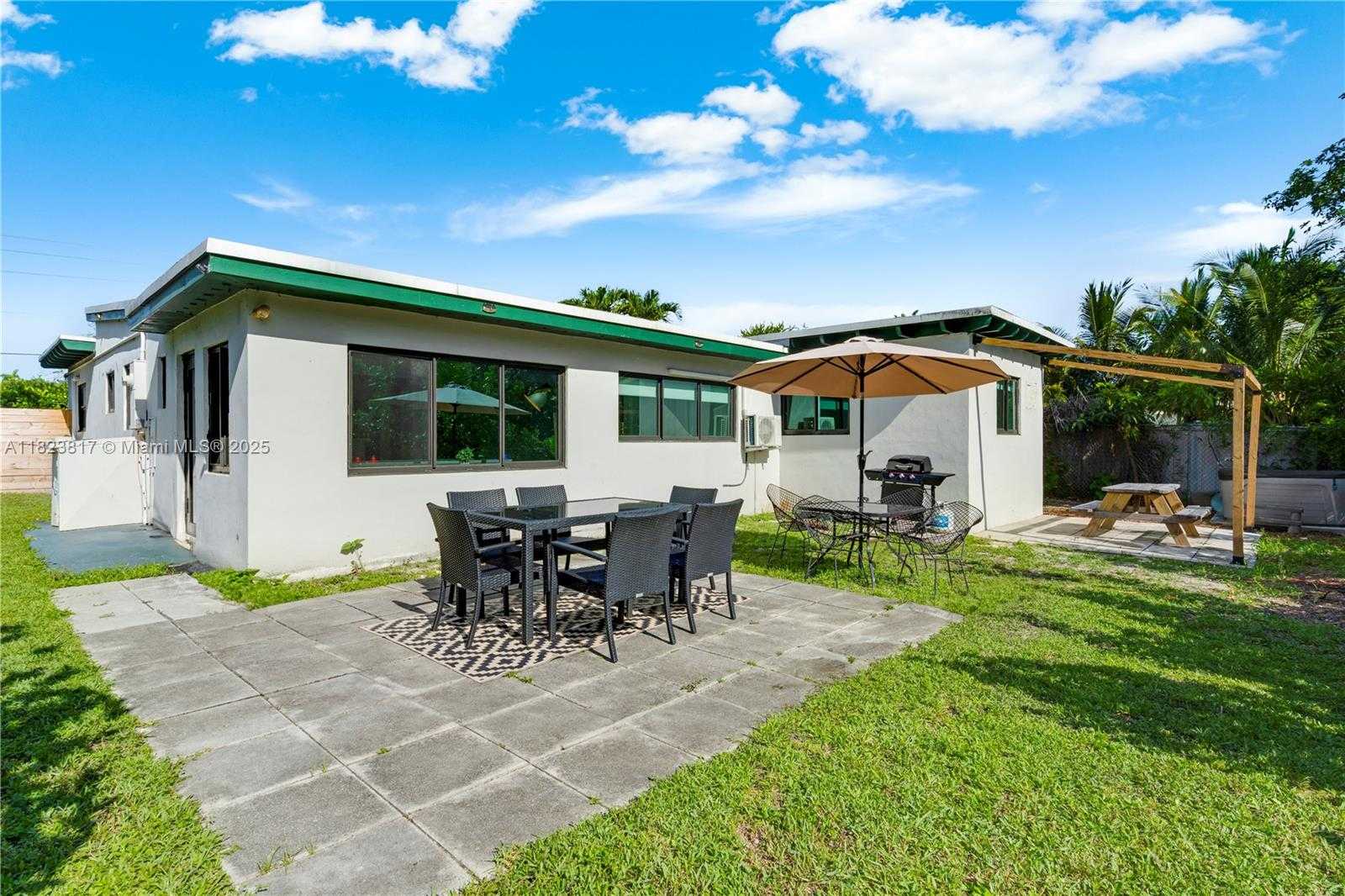 Small Image of 11534 NORTH EAST 13TH AVE, Miami Number 23