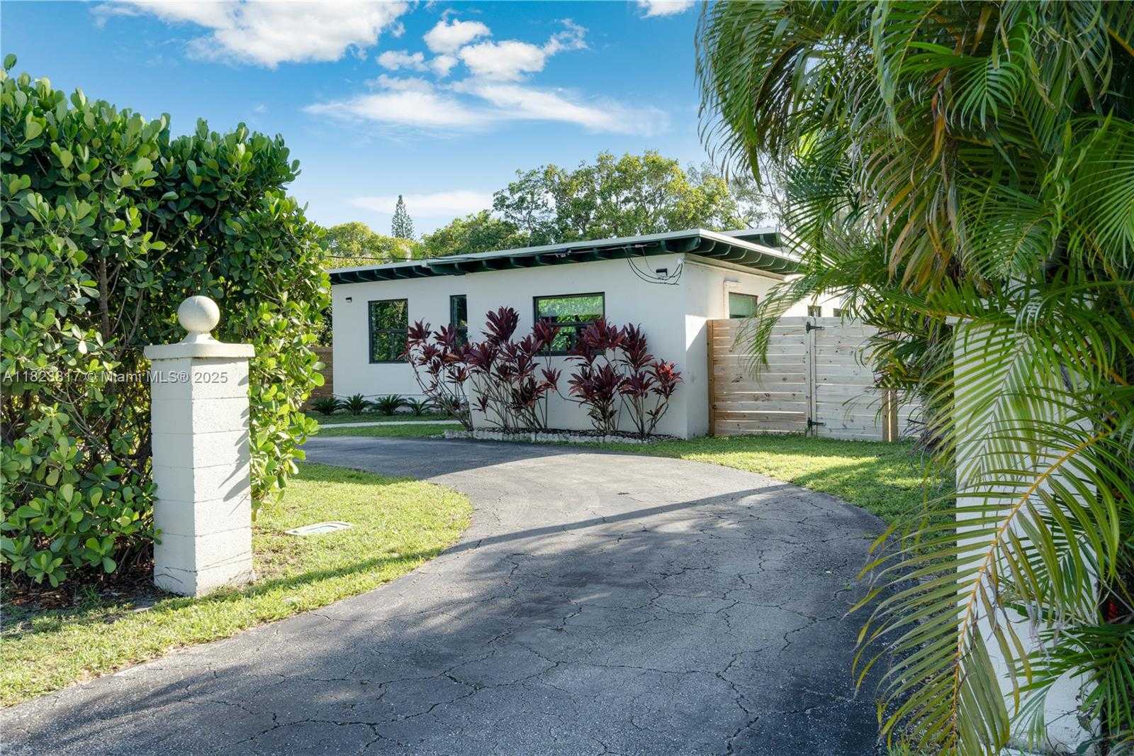 Small Image of 11534 NORTH EAST 13TH AVE, Miami Number 24