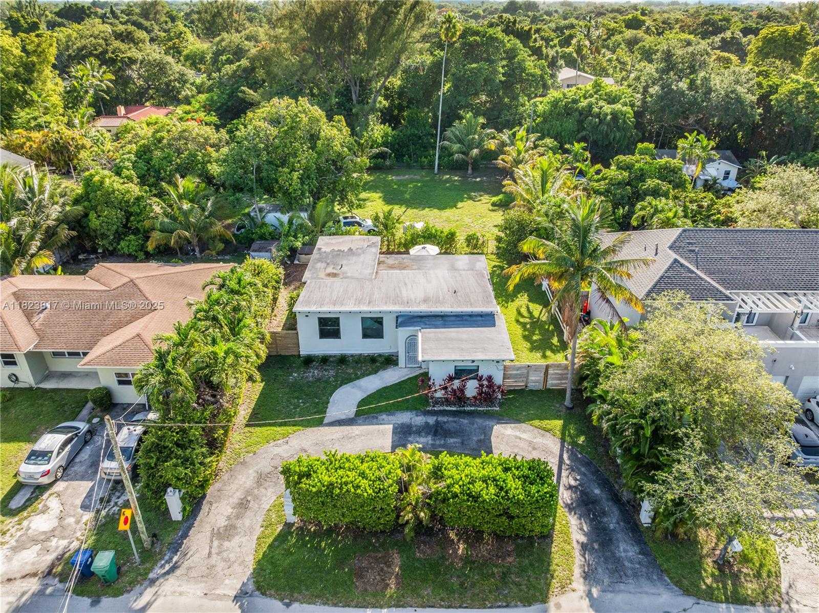 Small Image of 11534 NORTH EAST 13TH AVE, Miami Number 25
