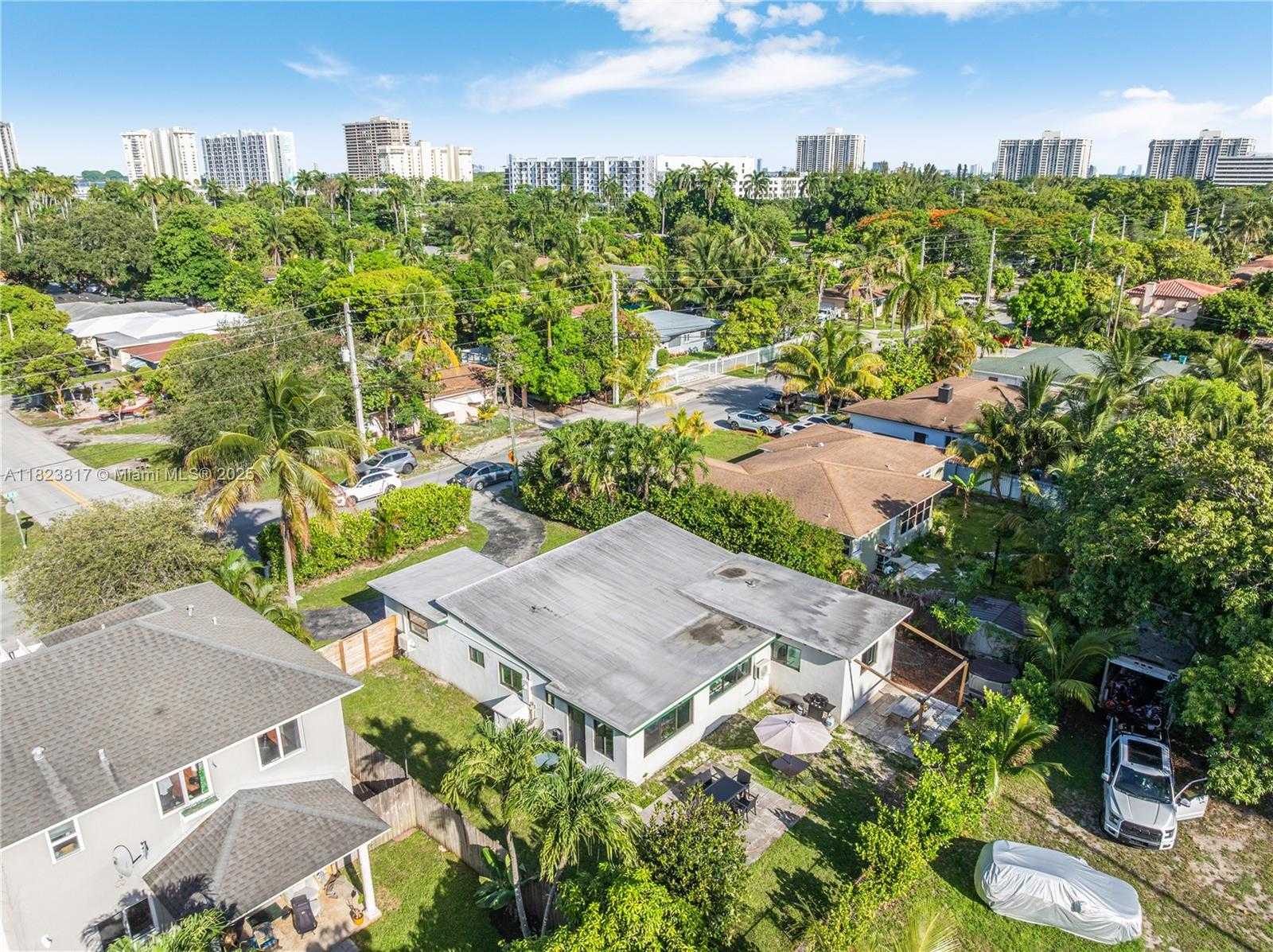 Small Image of 11534 NORTH EAST 13TH AVE, Miami Number 26
