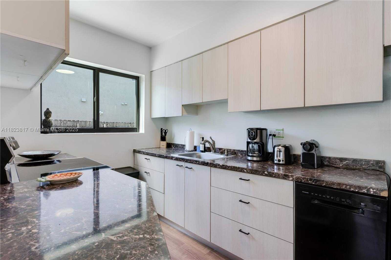 Small Image of 11534 NORTH EAST 13TH AVE, Miami Number 6