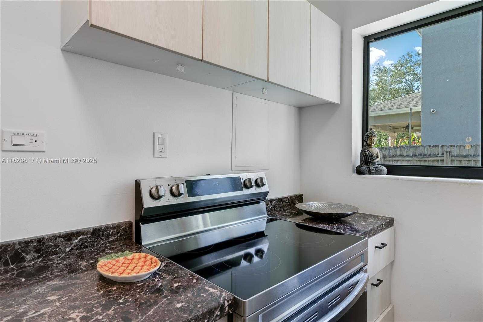 Small Image of 11534 NORTH EAST 13TH AVE, Miami Number 7