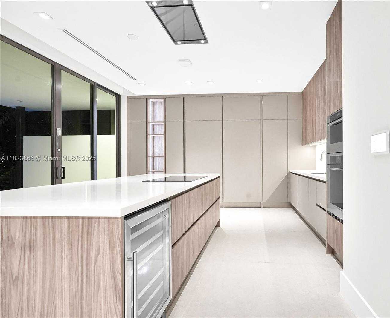 Small Image of 100 HAMPTON LN, Key Biscayne Number 10