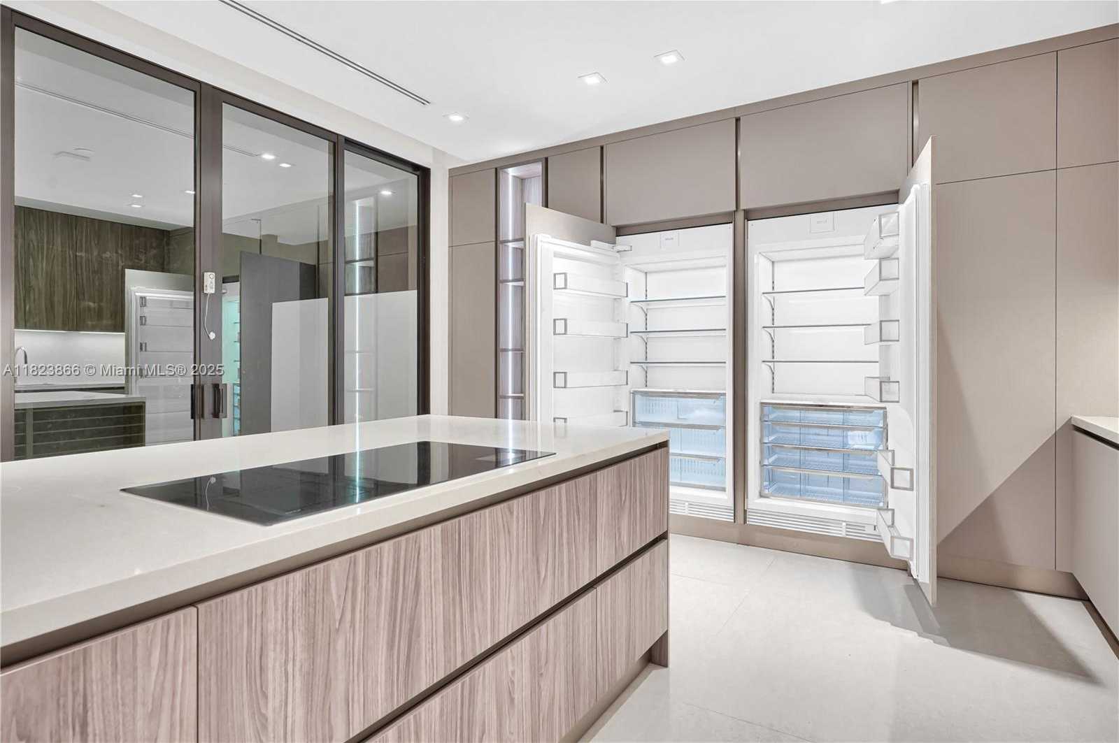 Small Image of 100 HAMPTON LN, Key Biscayne Number 11