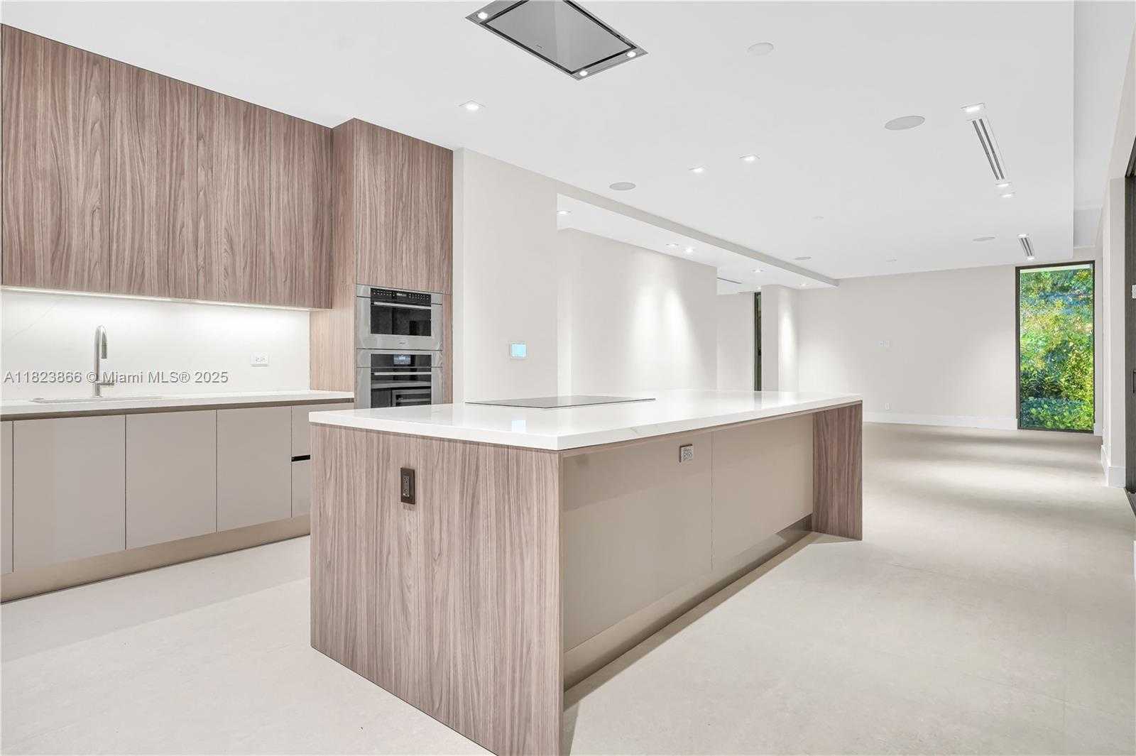 Small Image of 100 HAMPTON LN, Key Biscayne Number 12