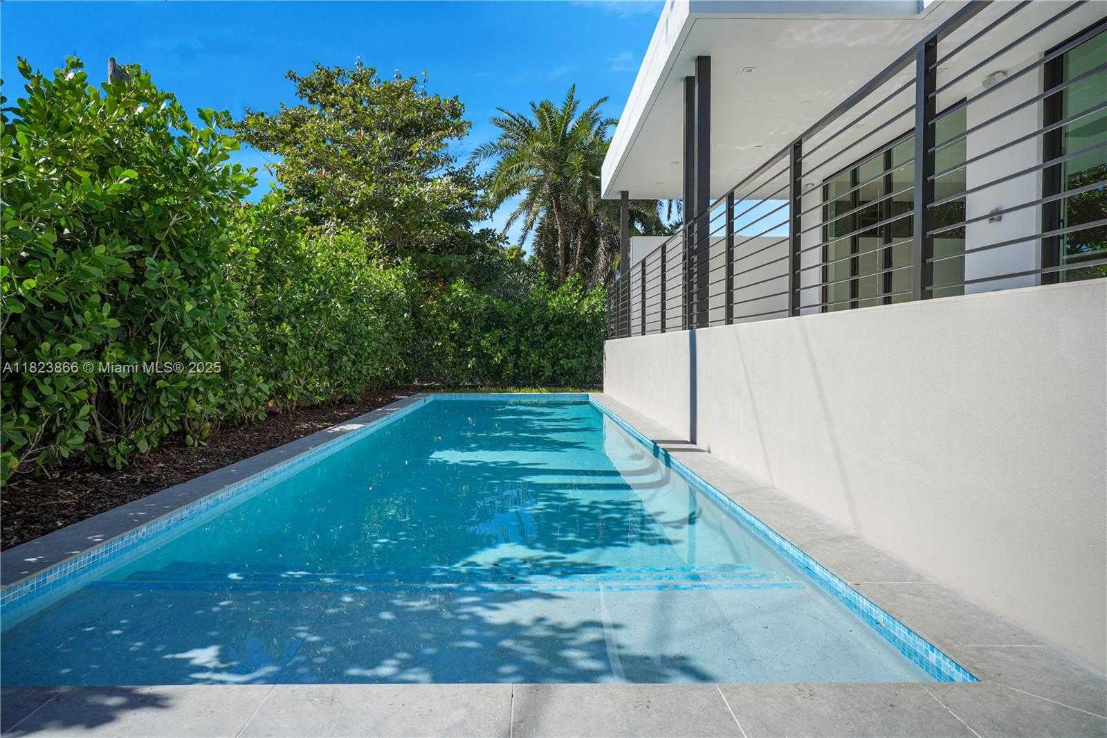 Small Image of 100 HAMPTON LN, Key Biscayne Number 14