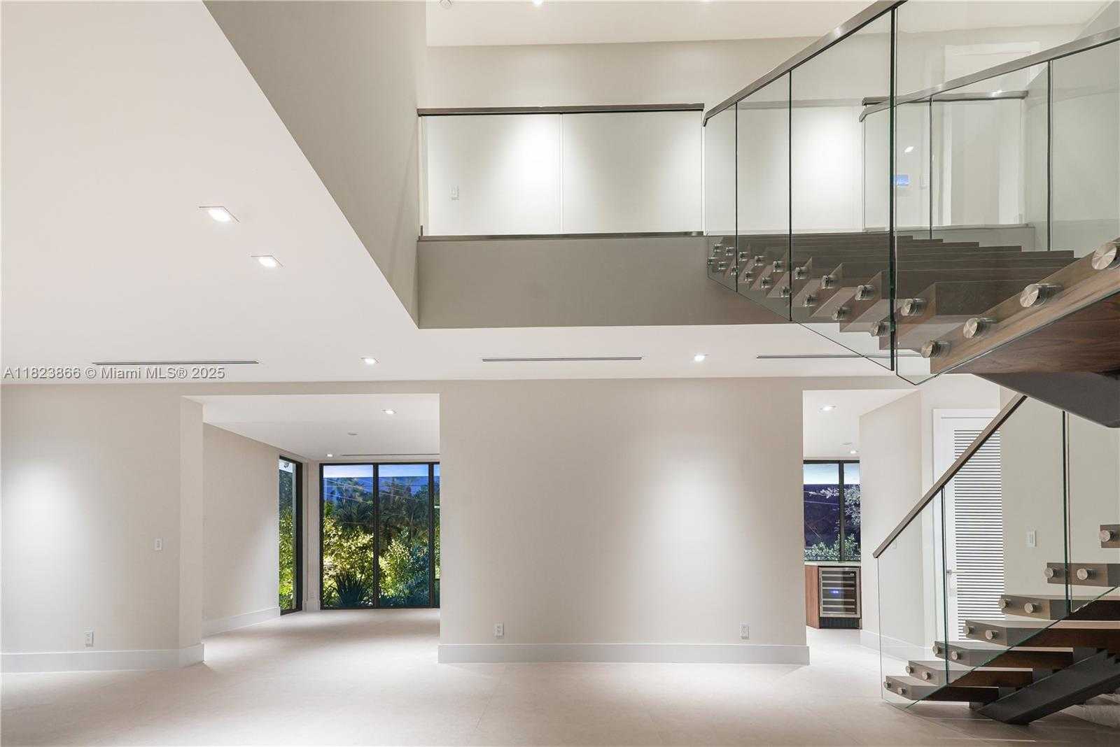 Small Image of 100 HAMPTON LN, Key Biscayne Number 16