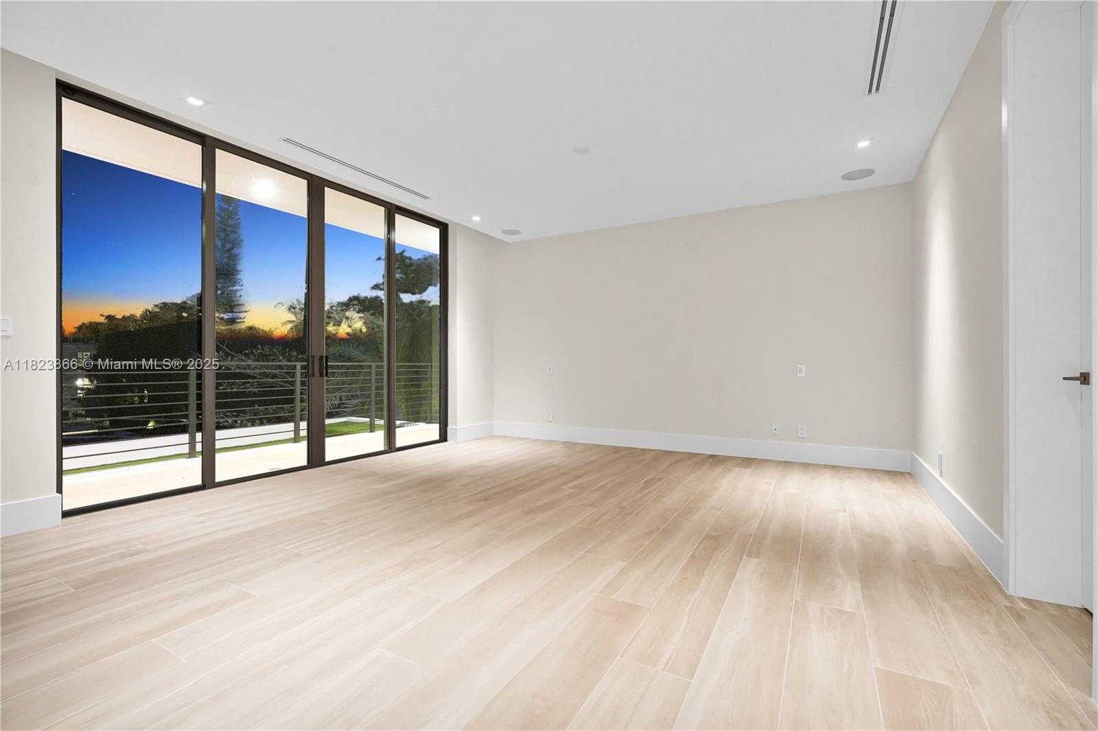 Small Image of 100 HAMPTON LN, Key Biscayne Number 19