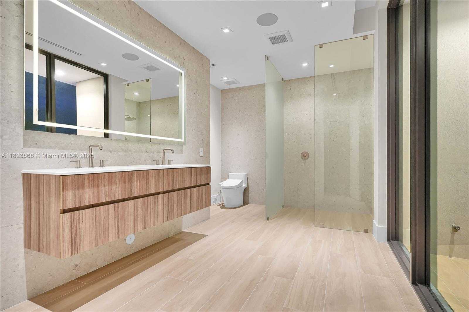 Small Image of 100 HAMPTON LN, Key Biscayne Number 20
