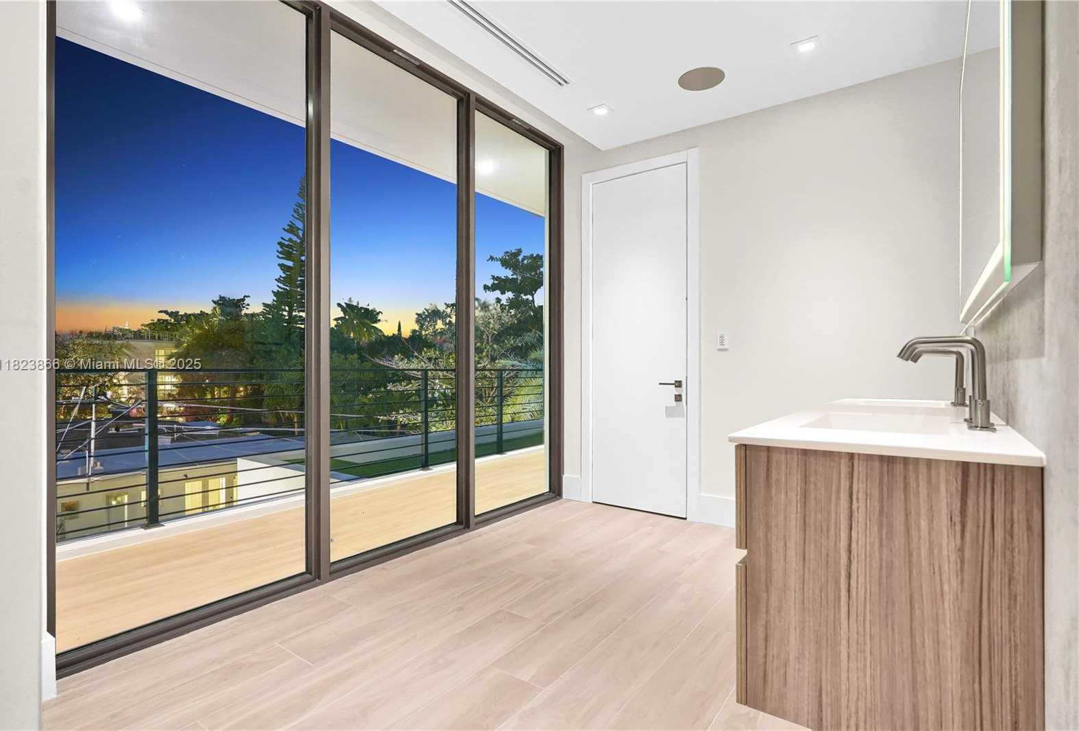 Small Image of 100 HAMPTON LN, Key Biscayne Number 21