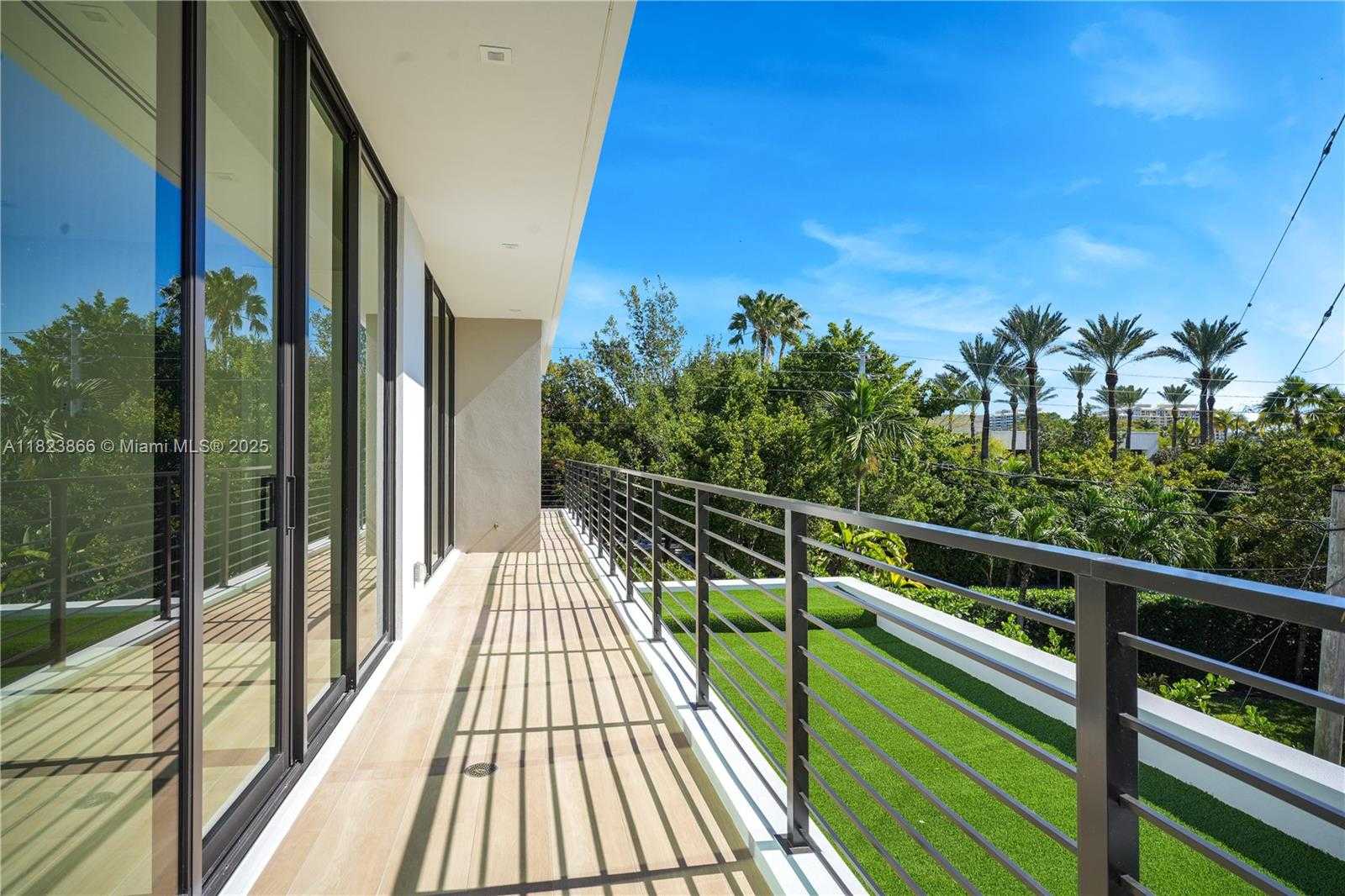 Small Image of 100 HAMPTON LN, Key Biscayne Number 24