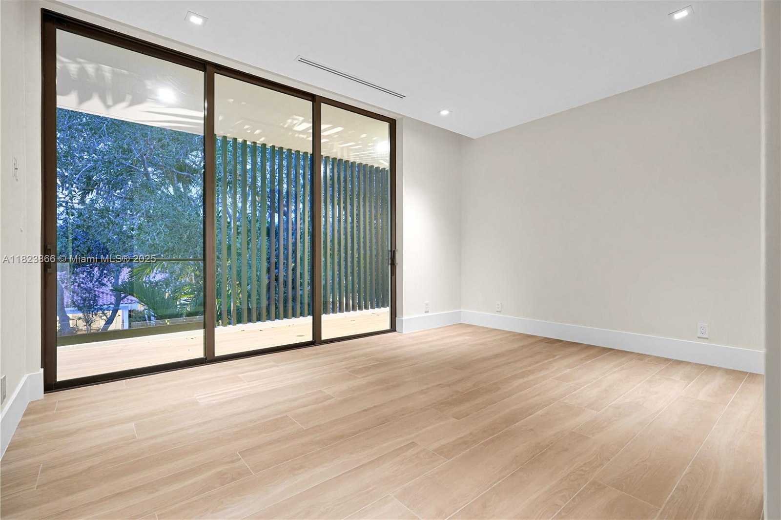 Small Image of 100 HAMPTON LN, Key Biscayne Number 25