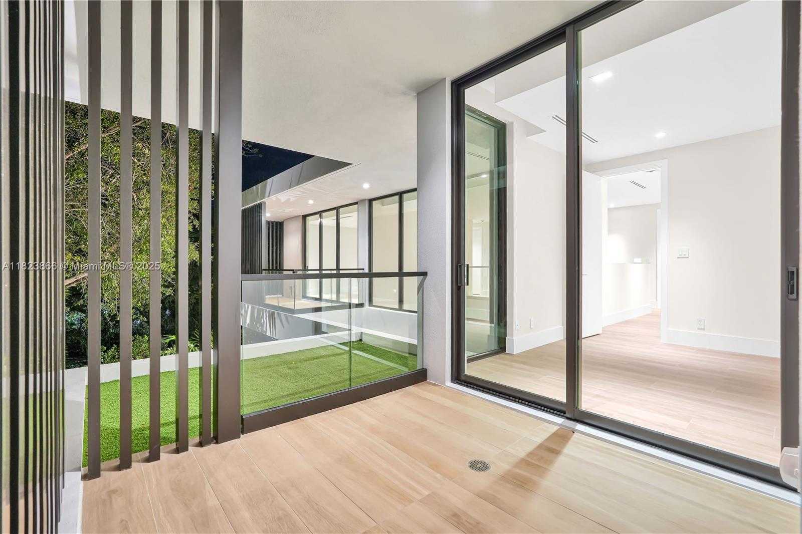 Small Image of 100 HAMPTON LN, Key Biscayne Number 27