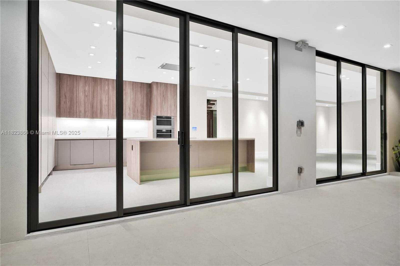 Small Image of 100 HAMPTON LN, Key Biscayne Number 29
