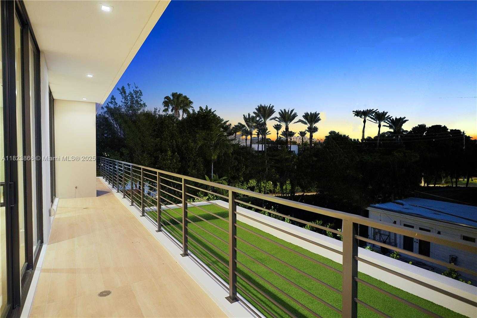 Small Image of 100 HAMPTON LN, Key Biscayne Number 33
