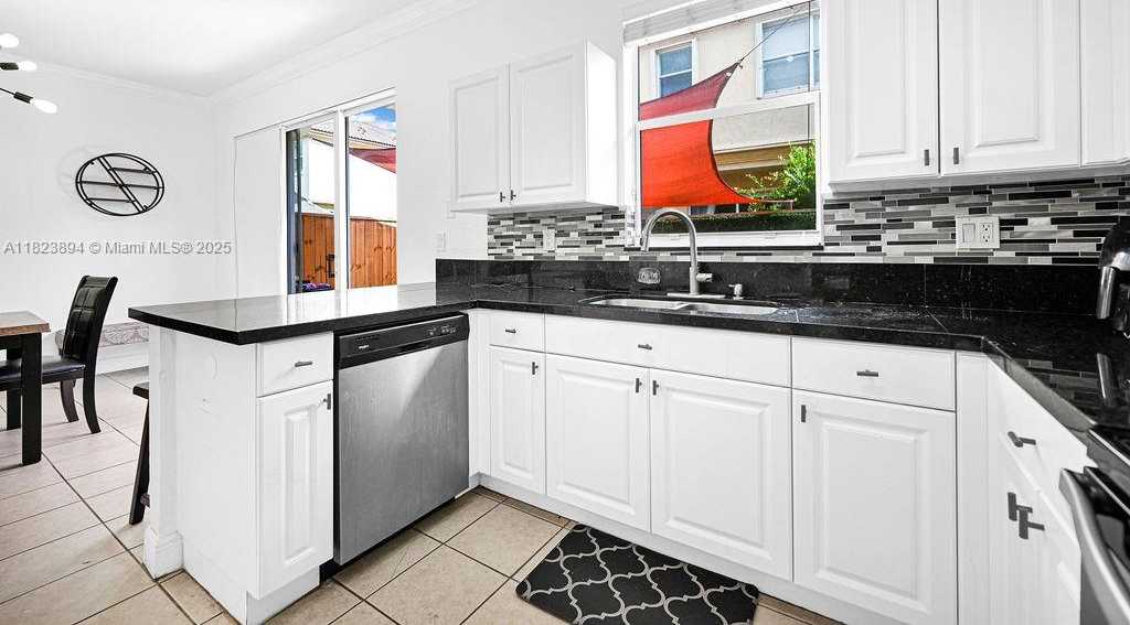 Small Image of 12857 SW 134th St, Miami, FL 33186, USA Number 11