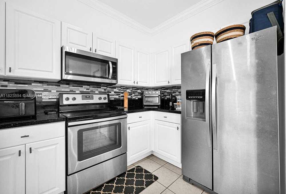 Small Image of 12857 SW 134th St, Miami, FL 33186, USA Number 13